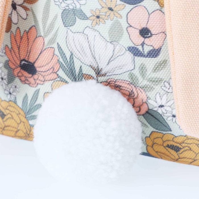 Mochila com orelhas de coelho e padrão de flores