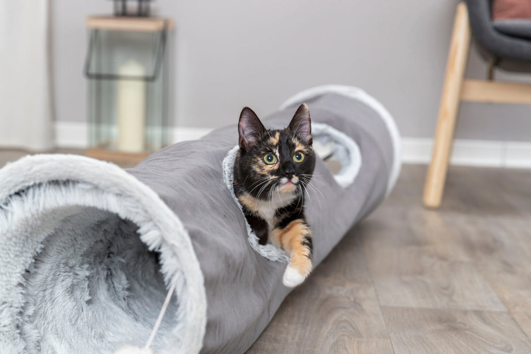 Túnel de brincar Harvey de peluche cinzento para gatos Trixie ø 27 × 116 cm – imagem 5