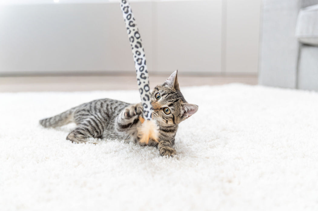 Bastão com tira de peluche e catnip para gatos Trixie 51 cm – imagem 3