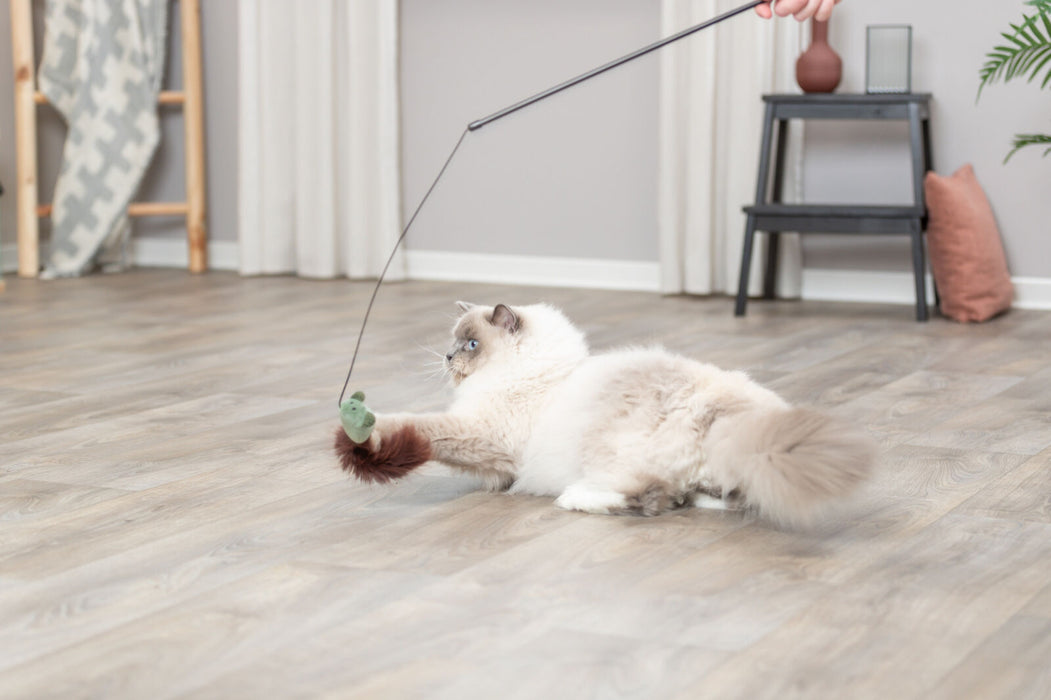 Bastão com rato de peluche verde para gatos Trixie 46 cm – imagem 3